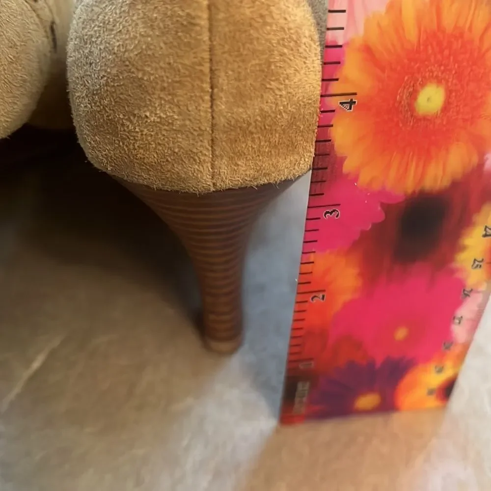 Hilliard & Hanson Tan Suede Wedge Heels Sz 10